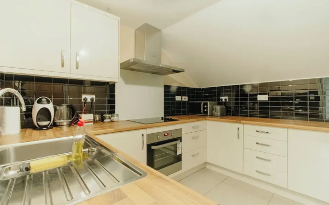 Luxe Living in Sheffield City by Avo Apartment