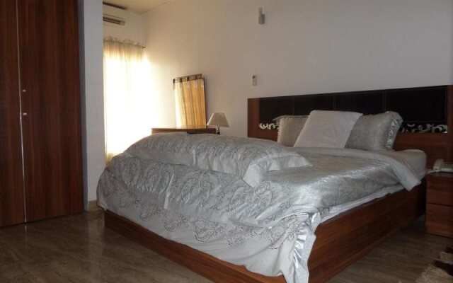BTE Suites & Civic Center