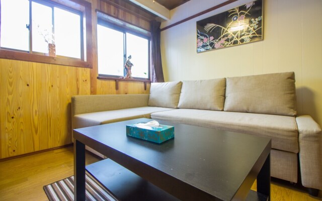 Gojo Paradiso homes restaurant and bar - Hostel
