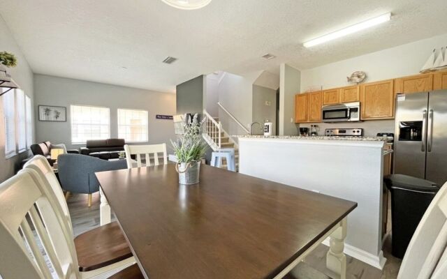 Villa Azul 4 Bedroom Townhouse by RedAwning