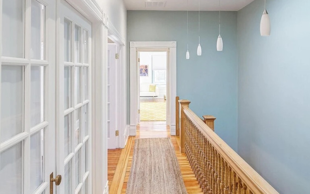 Stunning Modern Home, Prime Location Sleeps 15