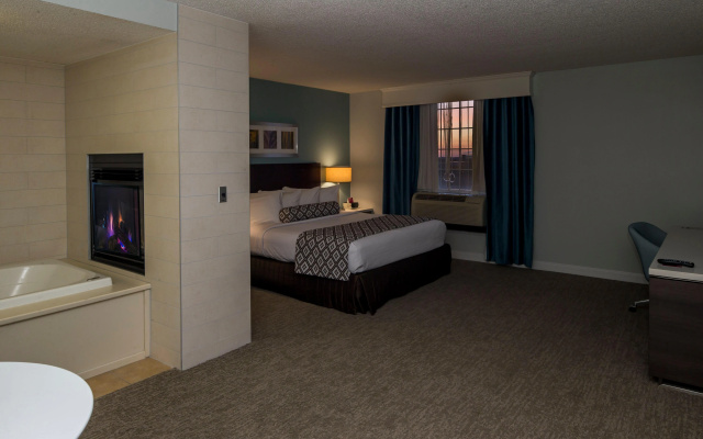 Crowne Plaza Suites Pittsburgh South by IHG