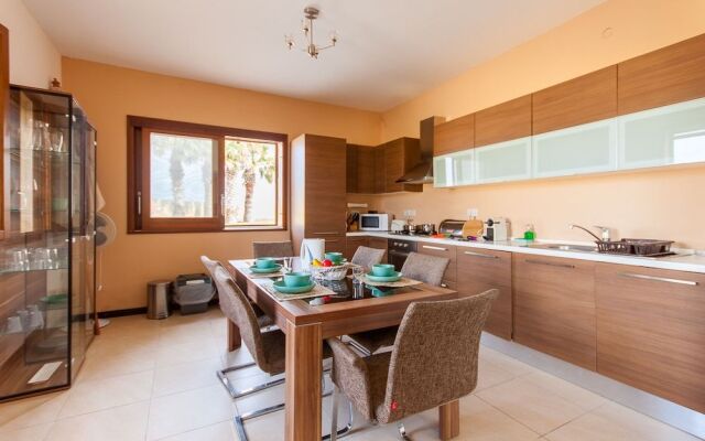 Harbour Views Gozitan Villa + Shared Pool