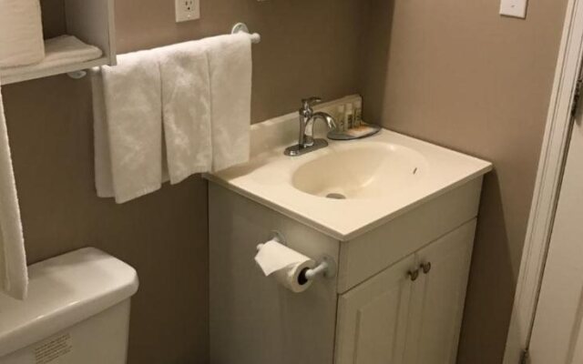 Holiday Motel & RV Resort