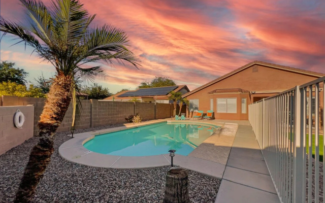 Kimberly Surprise 4 Bedroom Home by RedAwning