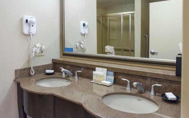 Hampton Inn & Suites Youngstown-Canfield