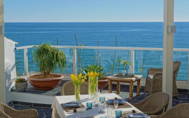 Casa Latino - Oceanfront - Luxury & Charming villa- Jacuzzi at Rooftop