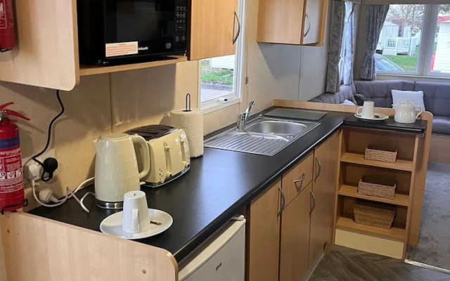 Lovely Caravan Located in an Amazing Holiday Park
