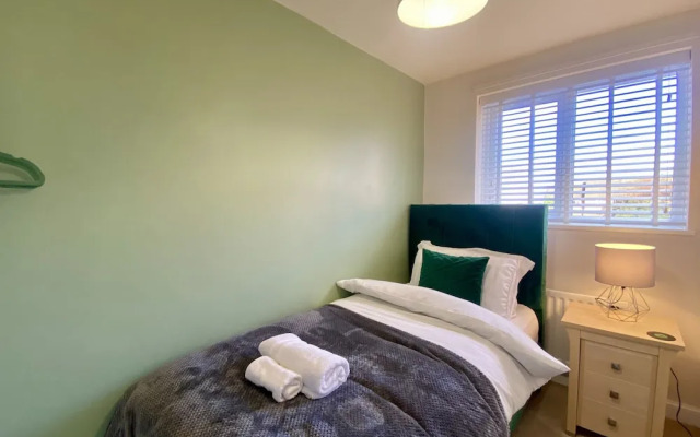 Beautiful 3-bed House in Bedford