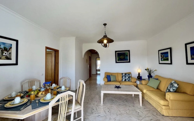 Quarteira Elegant With Pool by Homing