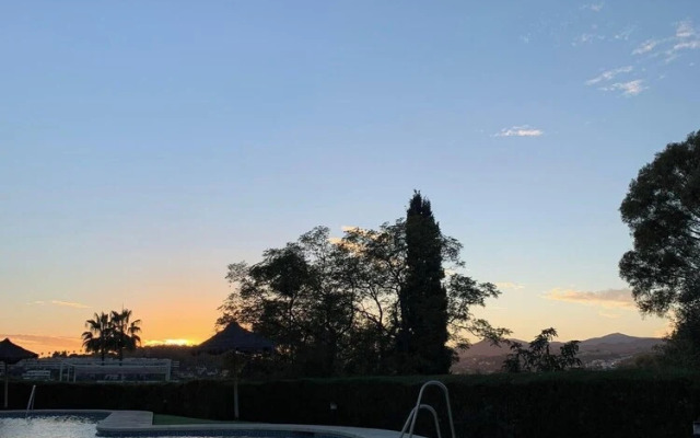 Marbella - House - Sleeps 4 - Pool - Parking