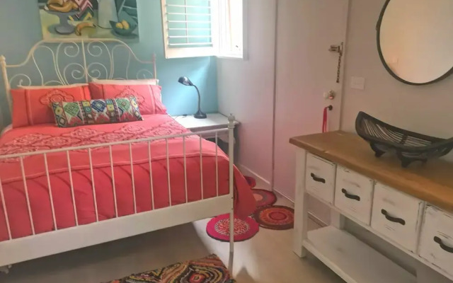Stylish Comfortable Central Artists Home