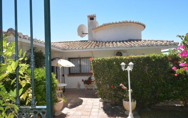 Beautiful 4-Bed det villa private pool sea views