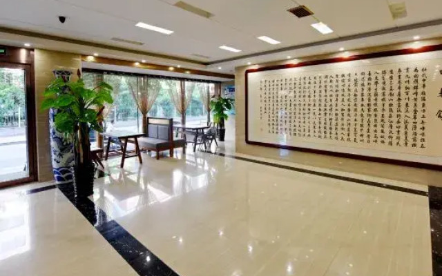 Dandong Dihao Business Hotel (Yalujiang Broken Bridge)