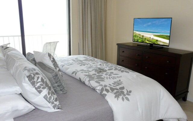 Eye-catching Beachfront Condo With Pool and Nice Views