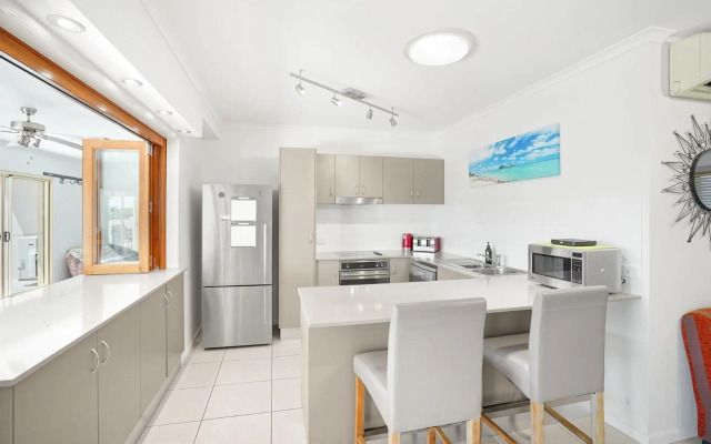 Belle Escapes - 404 The Edge Penthouse with Water Views