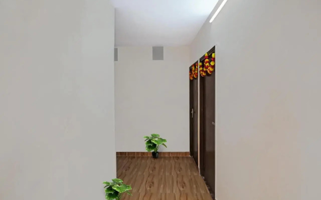 OYO Flagship 70188 S R Hotel
