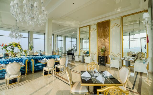 Art Deco Luxury Hotel & Residence