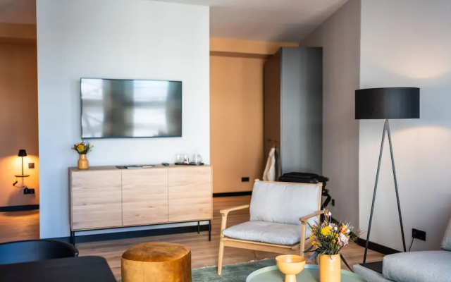Black F Tower - Serviced Apartments