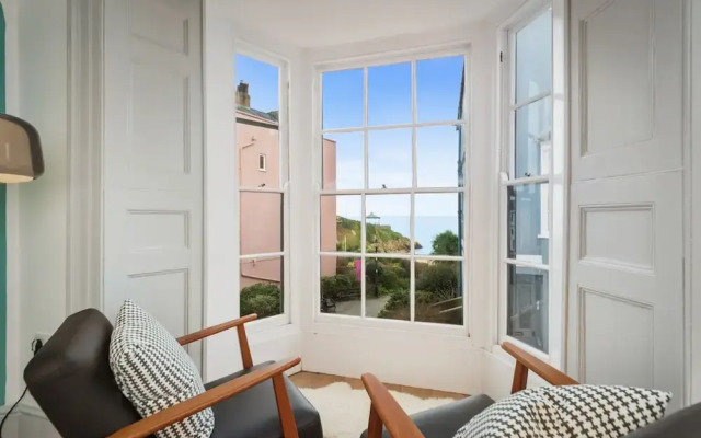 Windermere House - Sea Views Close to Harbour