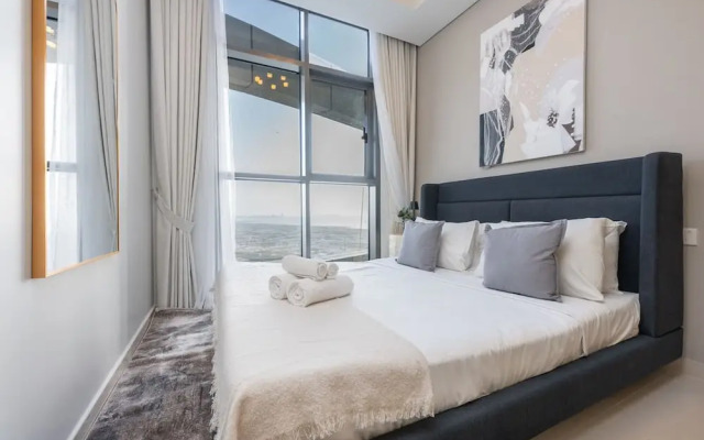 Stunning 2BR With Amazing Views in Business Bay