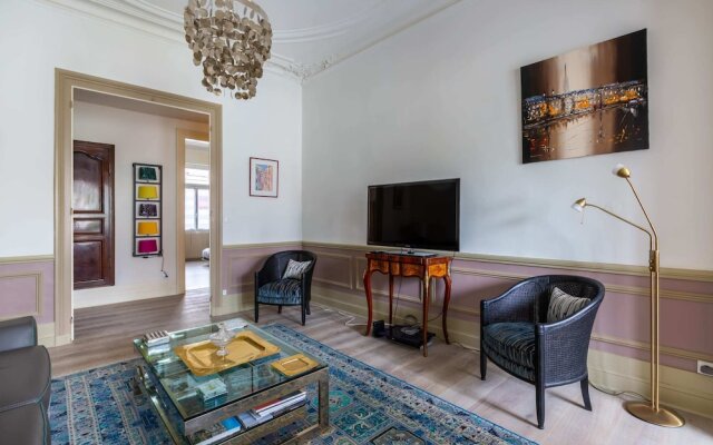 Bright 3BR Apartment With Garden in Gambetta