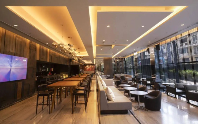 Novotel Chennai Chamiers Road Hotel