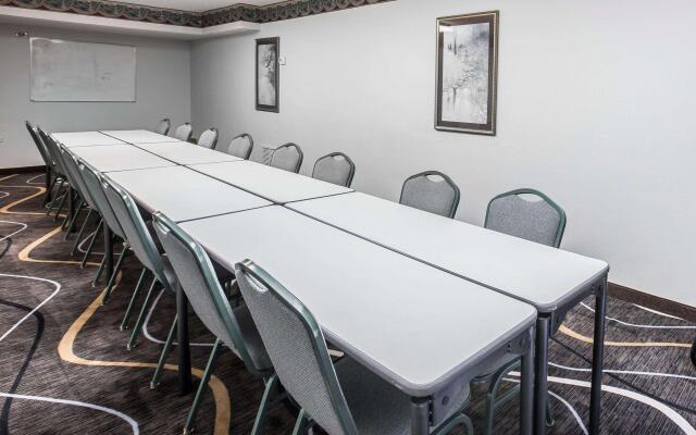 Econo Lodge South