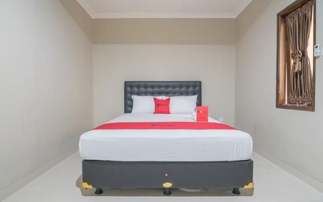 RedDoorz near Ambarukmo Yogyakarta 2