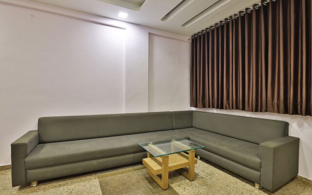 OYO 28444 Hotel Ab Apple