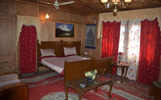 House Boat Taj Palace 2