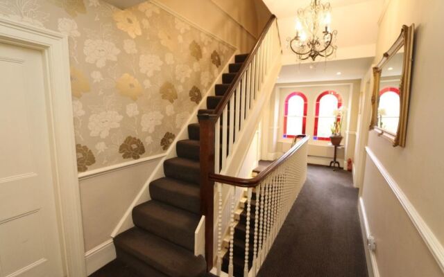 Lorne House
