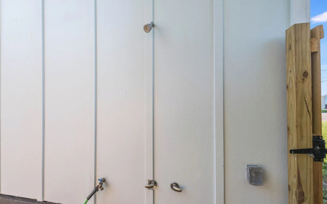 Ew429-chillin at the Beach