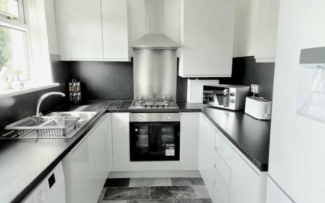 Quirky Home Quiet Neighbourhood