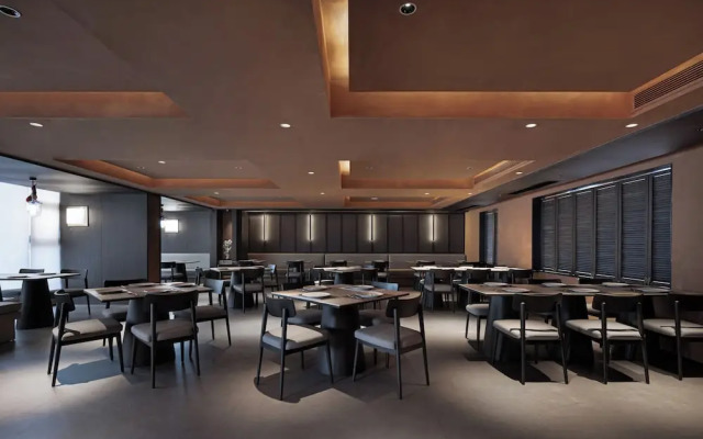 Cnhol Radient Hotel