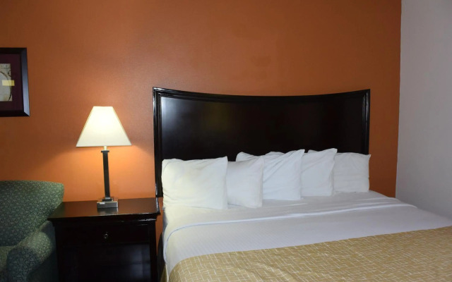 Travelodge Suites by Wyndham Newberg