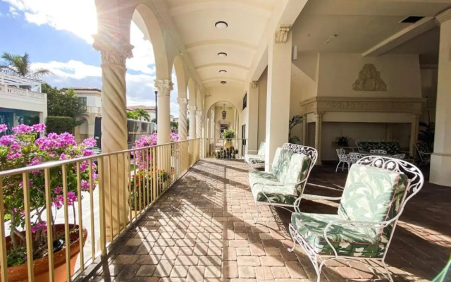 Designer Decorated Palm Beach Hotel NEW