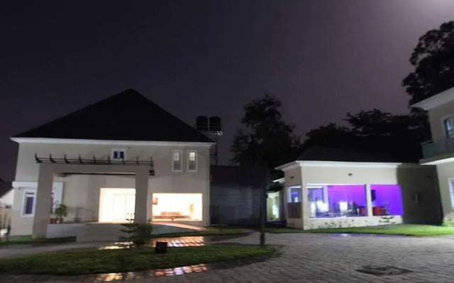 The Point Rayfield  Hotel
