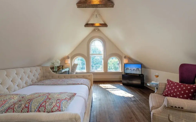 Stonehurst Place Bed & Breakfast