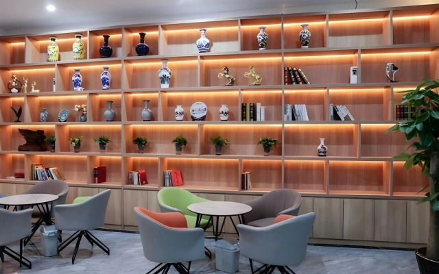 GreenTree Inn Express Shandong Qingdao Chengyang District Aodong Road