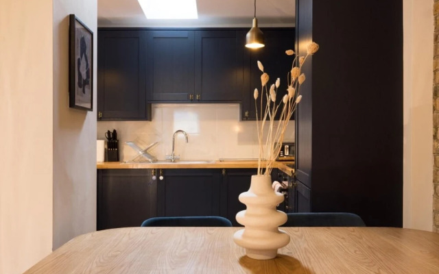 The Highgate Hideaway - Modern Stylish 2bdr Flat