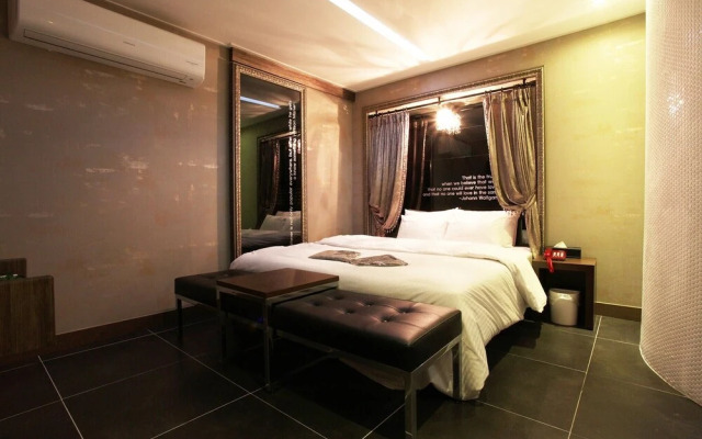 IMT 1 Hotel Wolgot