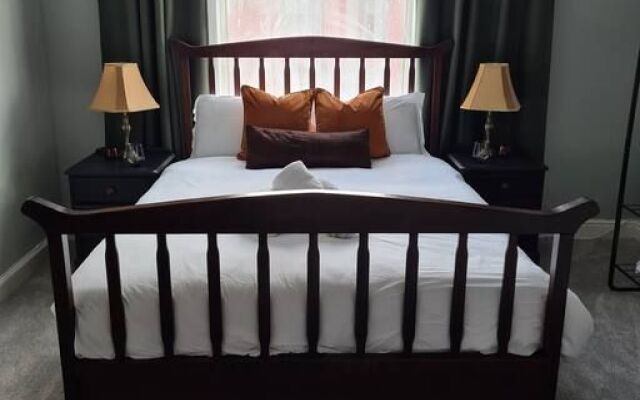 Beautiful and Classy 2 Bedroom Westbourne House
