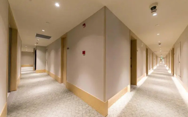 Ji Hotel Shanghai Changshou Road Metro Station