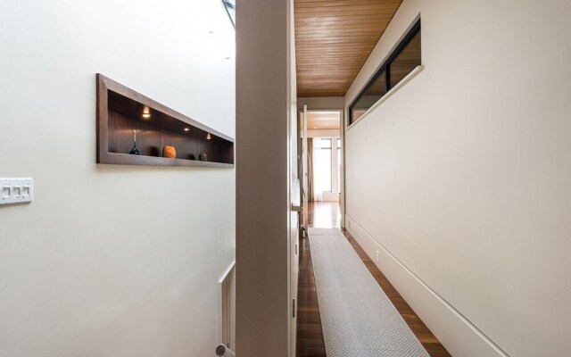 Modern Luxury Furnished, Surrounding St-Lawrence River View, Tranquil