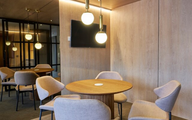 Icon 100 Studio Loft 300