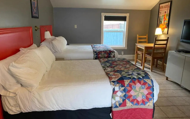 Seawinds Motel & Cottages