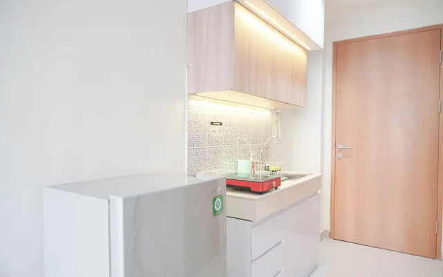 Warm And Comfort Studio At Evenciio Margonda Apartment