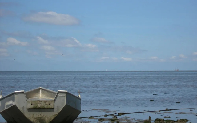 Nice Chalet With Garden, Near the Wadden Sea