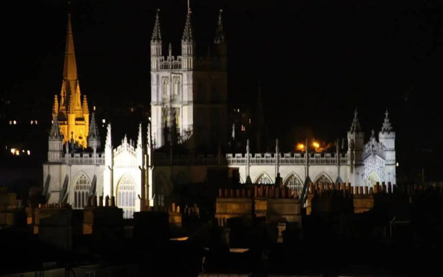 Bath Roof Terrace Apartment, City Centre, Sleeps 8